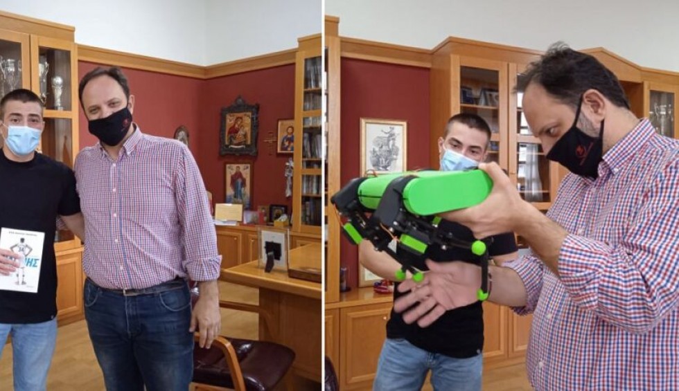 A generic square placeholder image with rounded corners in a figure.