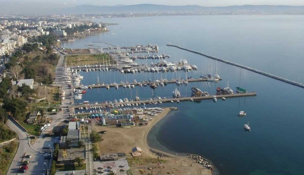 A generic square placeholder image with rounded corners in a figure.