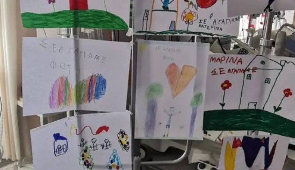 A generic square placeholder image with rounded corners in a figure.