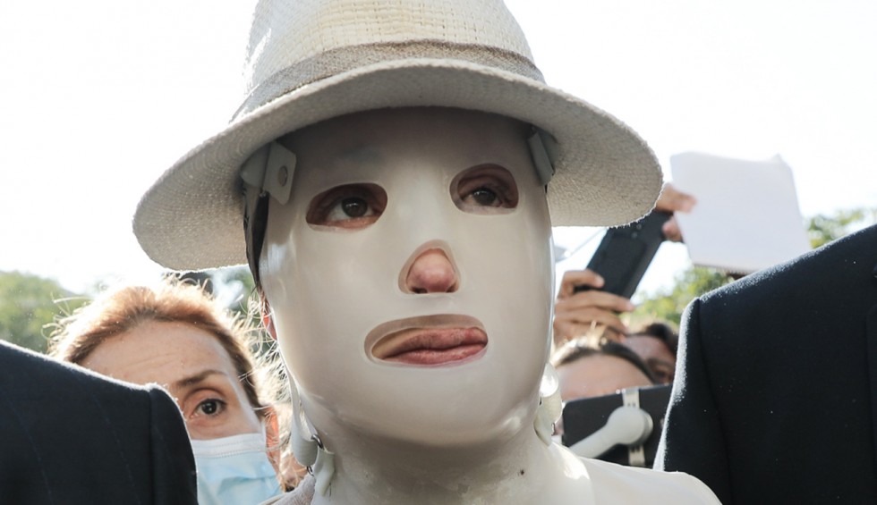 A generic square placeholder image with rounded corners in a figure.