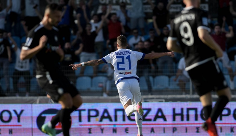 A generic square placeholder image with rounded corners in a figure.