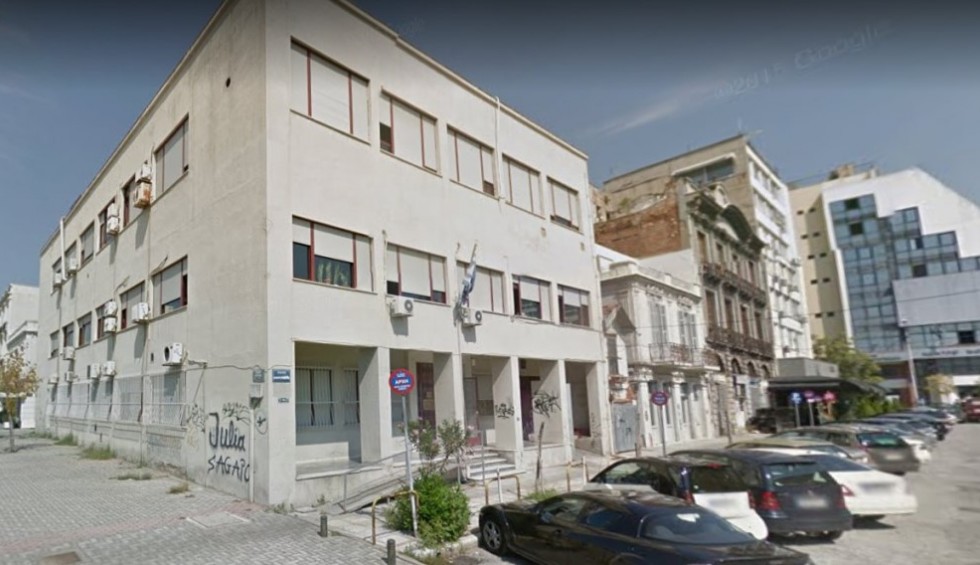 A generic square placeholder image with rounded corners in a figure.