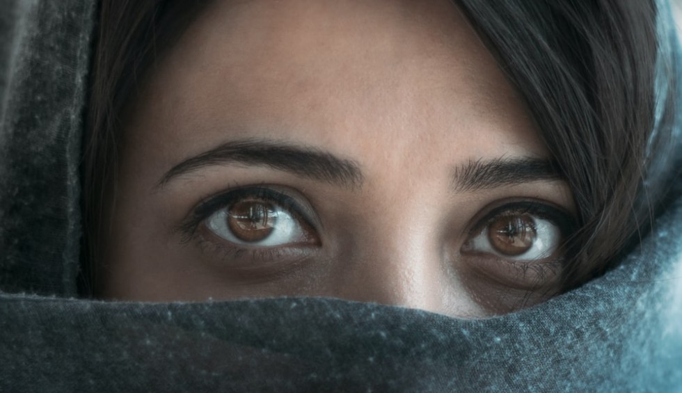 A generic square placeholder image with rounded corners in a figure.