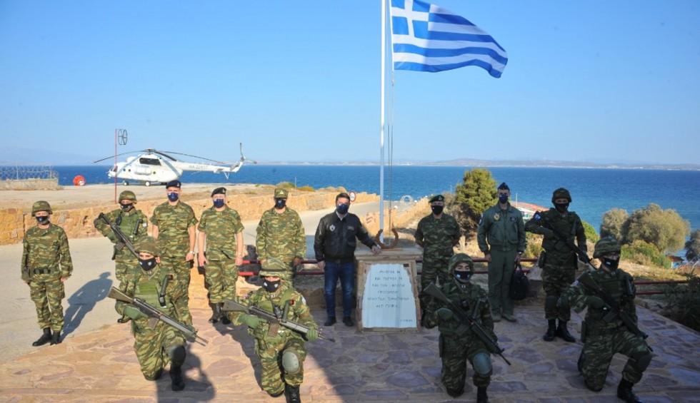 A generic square placeholder image with rounded corners in a figure.