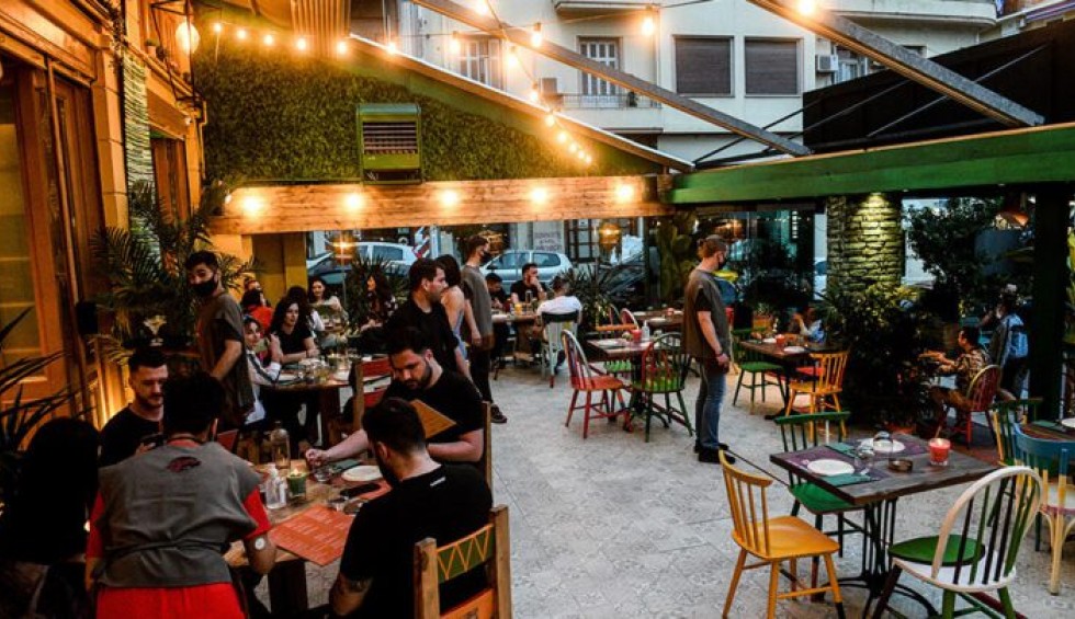 A generic square placeholder image with rounded corners in a figure.