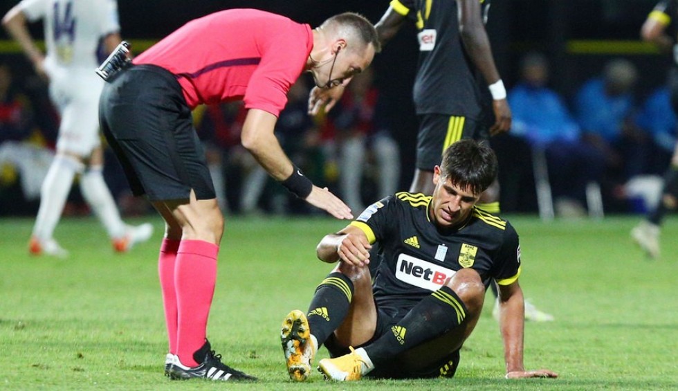 A generic square placeholder image with rounded corners in a figure.