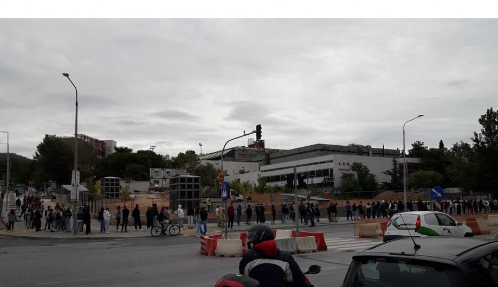 A generic square placeholder image with rounded corners in a figure.