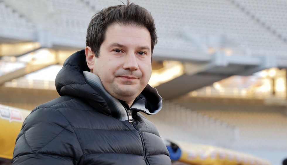 A generic square placeholder image with rounded corners in a figure.