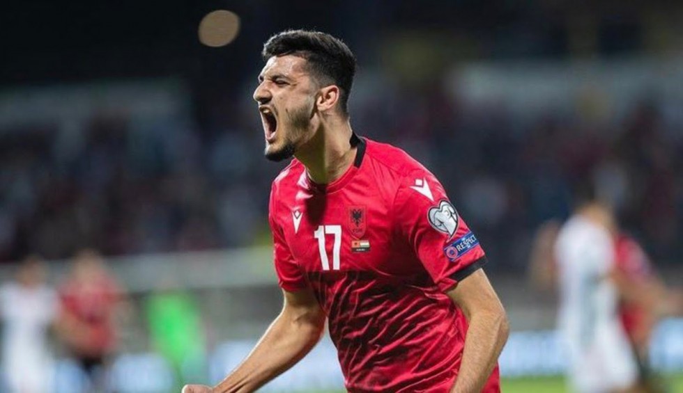 A generic square placeholder image with rounded corners in a figure.