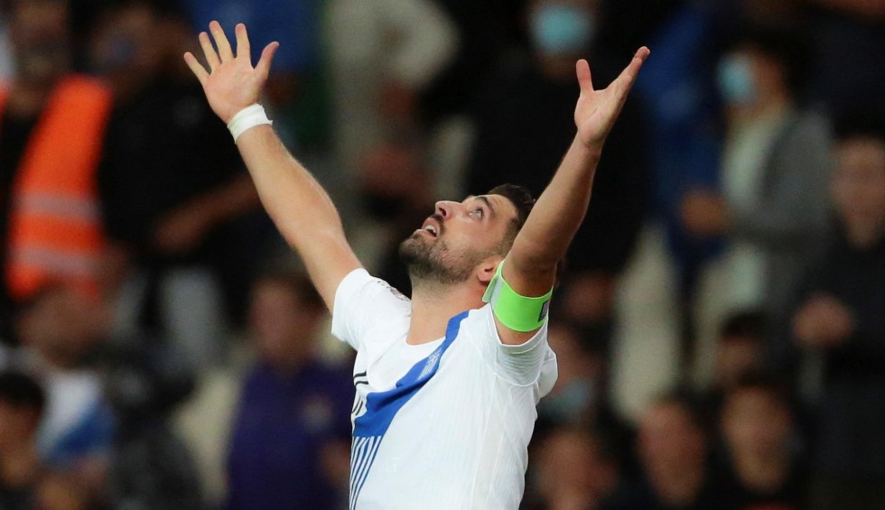 A generic square placeholder image with rounded corners in a figure.