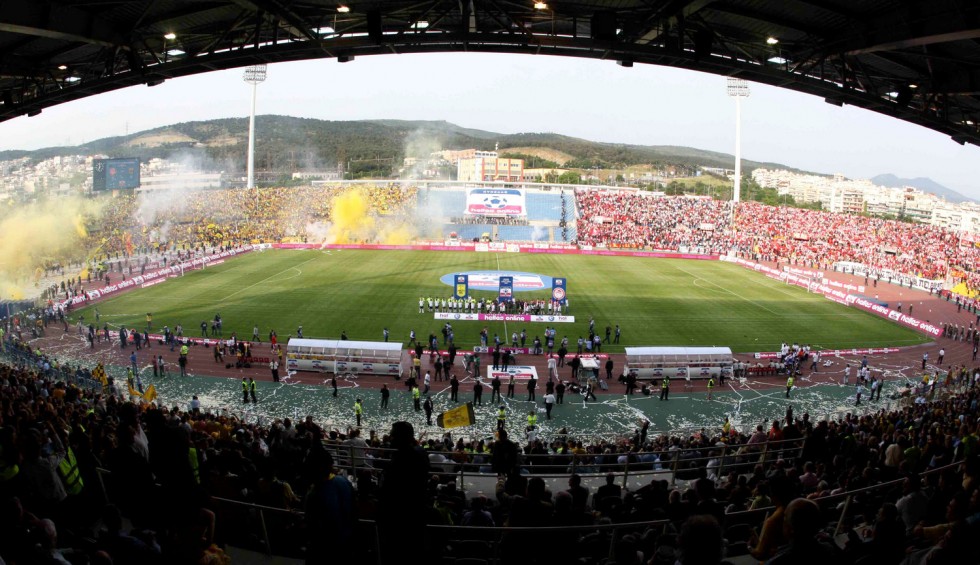 A generic square placeholder image with rounded corners in a figure.