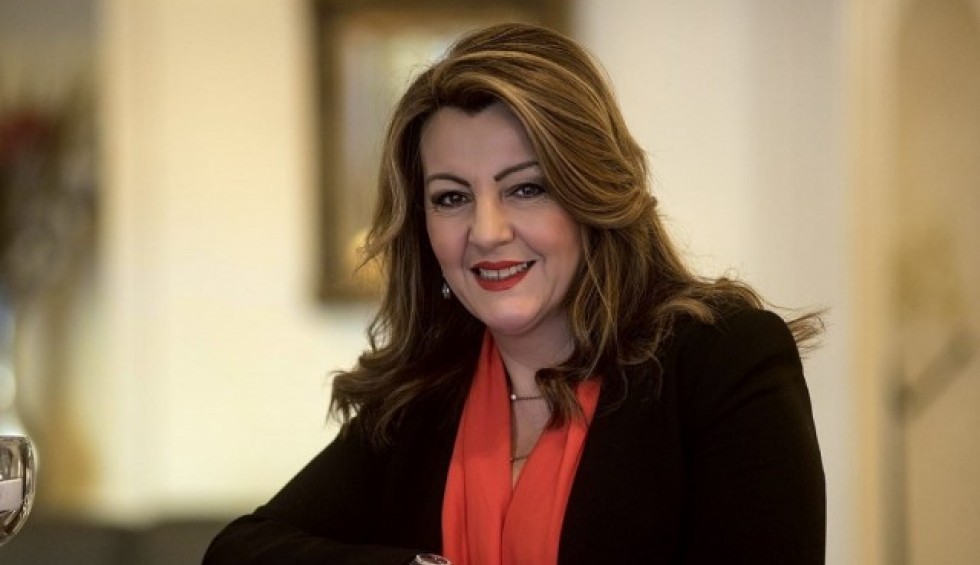 A generic square placeholder image with rounded corners in a figure.