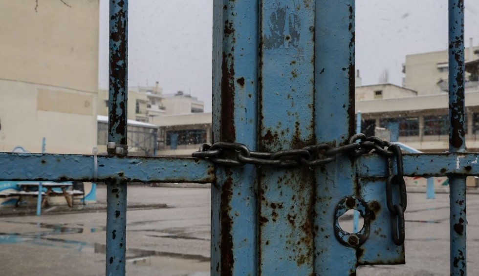 A generic square placeholder image with rounded corners in a figure.