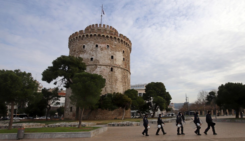 A generic square placeholder image with rounded corners in a figure.