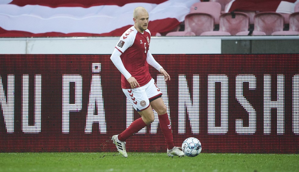 A generic square placeholder image with rounded corners in a figure.