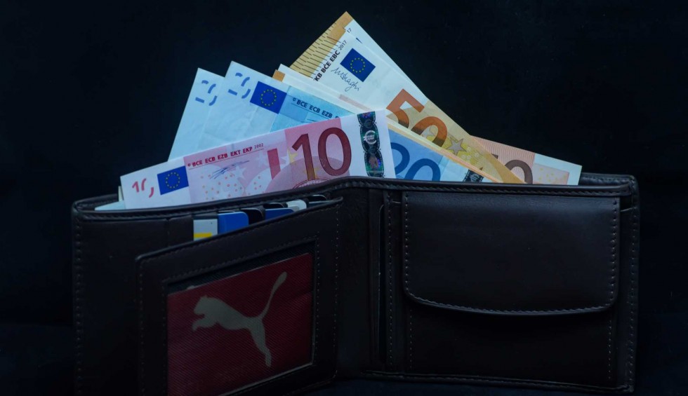 A generic square placeholder image with rounded corners in a figure.