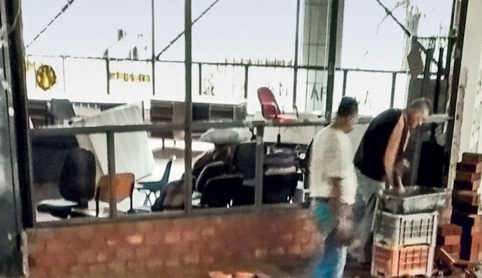 A generic square placeholder image with rounded corners in a figure.