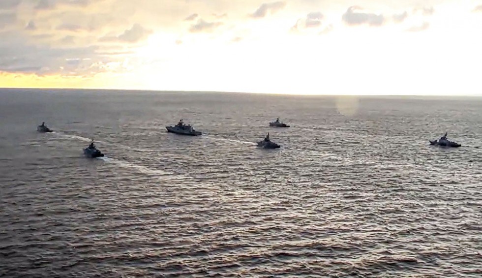 A generic square placeholder image with rounded corners in a figure.