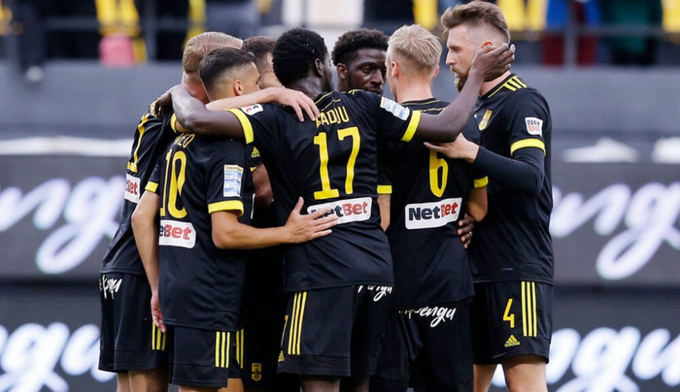 A generic square placeholder image with rounded corners in a figure.