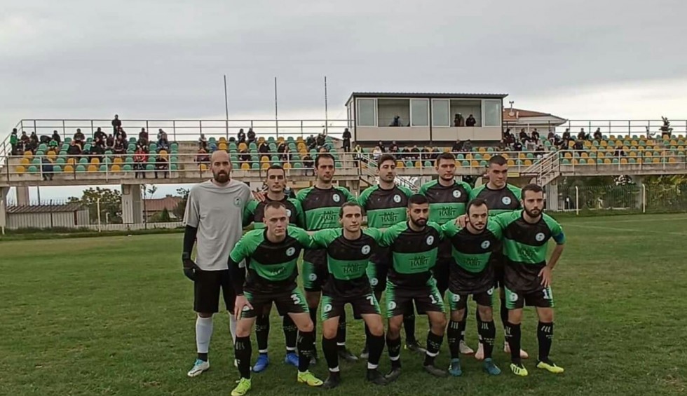 A generic square placeholder image with rounded corners in a figure.