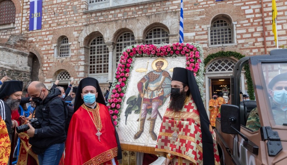 A generic square placeholder image with rounded corners in a figure.