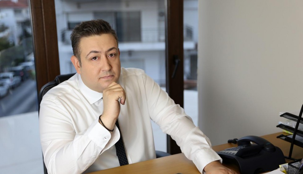 A generic square placeholder image with rounded corners in a figure.