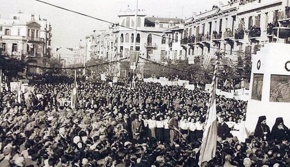 A generic square placeholder image with rounded corners in a figure.