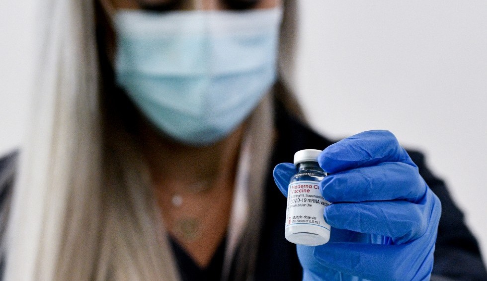 A generic square placeholder image with rounded corners in a figure.