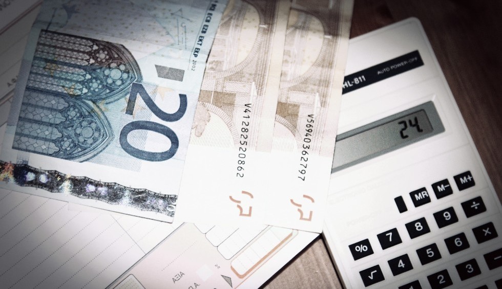 A generic square placeholder image with rounded corners in a figure.