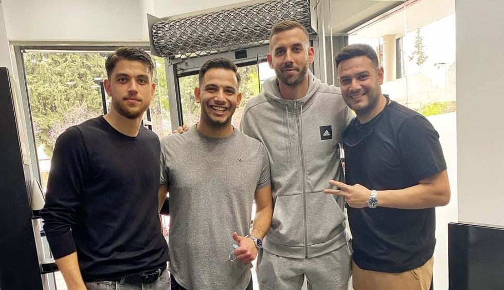 A generic square placeholder image with rounded corners in a figure.