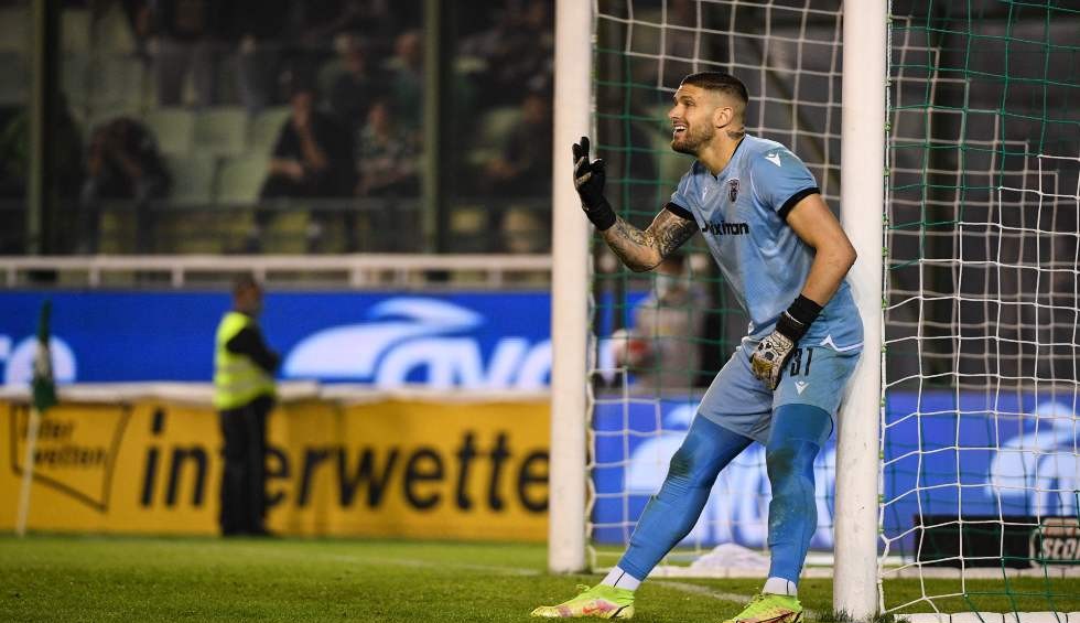 A generic square placeholder image with rounded corners in a figure.