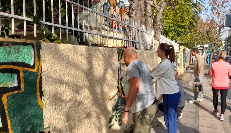 A generic square placeholder image with rounded corners in a figure.