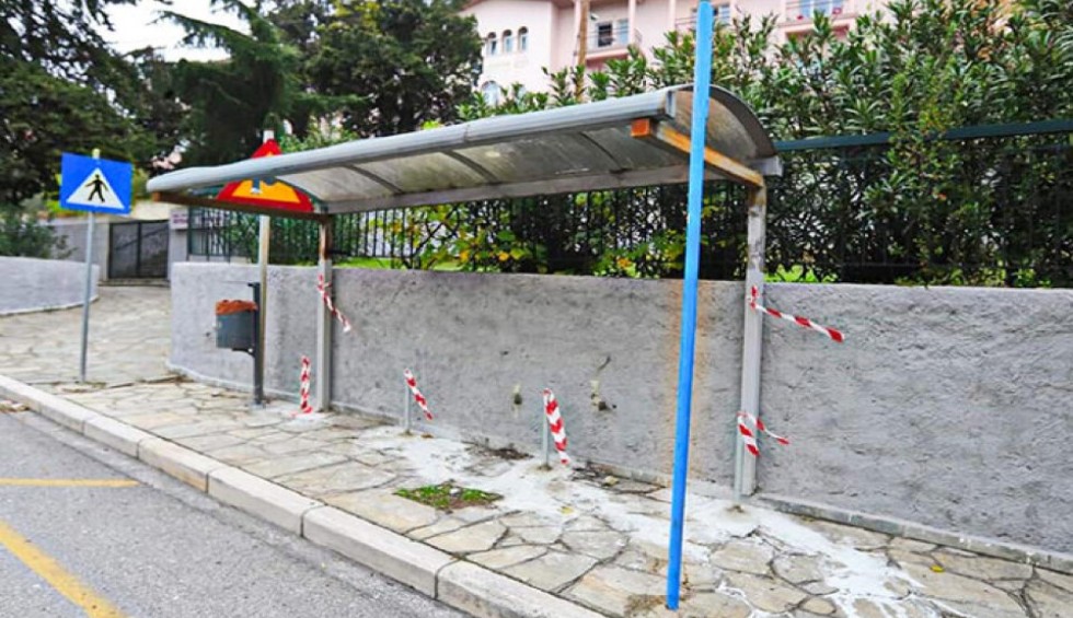 A generic square placeholder image with rounded corners in a figure.