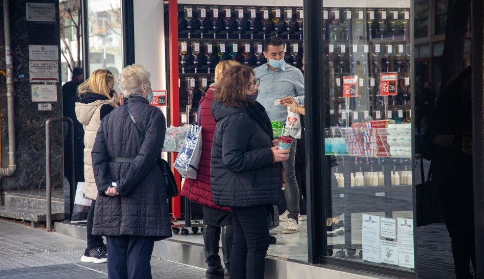 A generic square placeholder image with rounded corners in a figure.