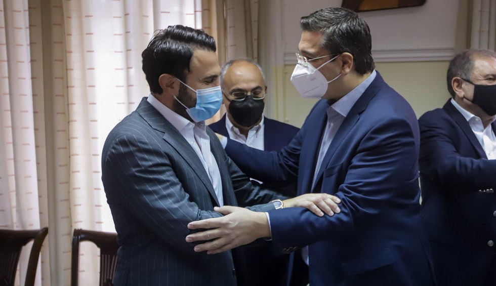 A generic square placeholder image with rounded corners in a figure.