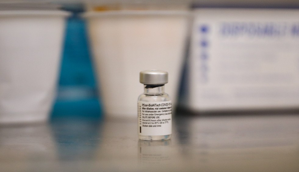 A generic square placeholder image with rounded corners in a figure.