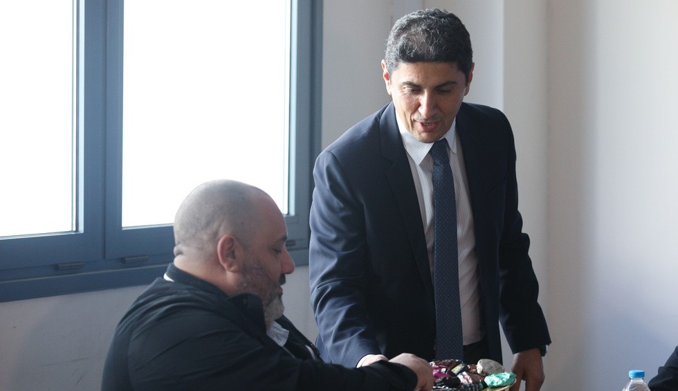 A generic square placeholder image with rounded corners in a figure.