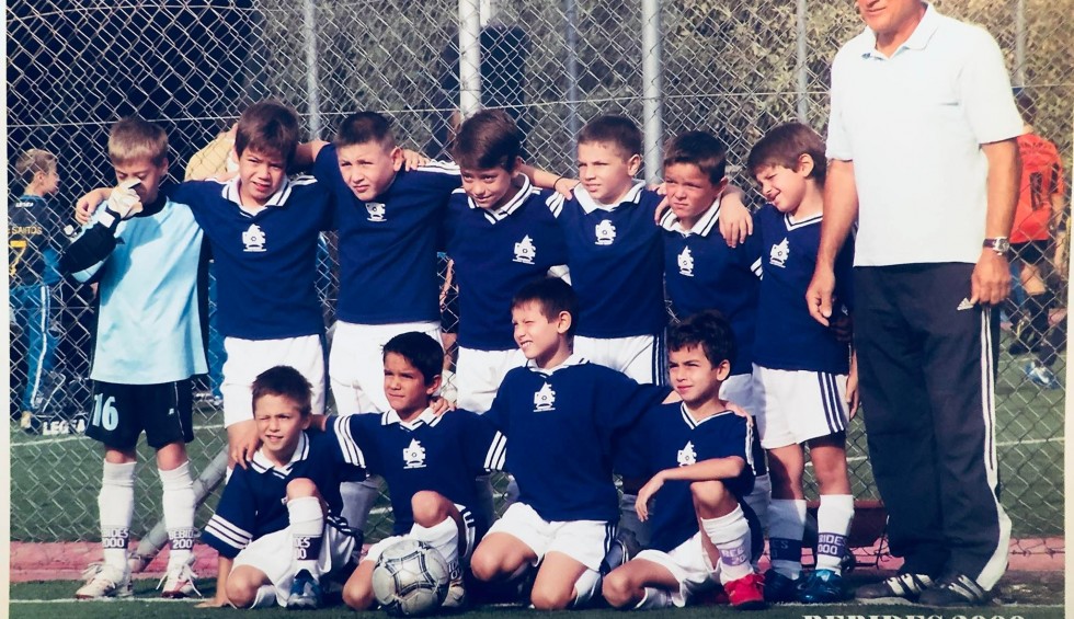 A generic square placeholder image with rounded corners in a figure.