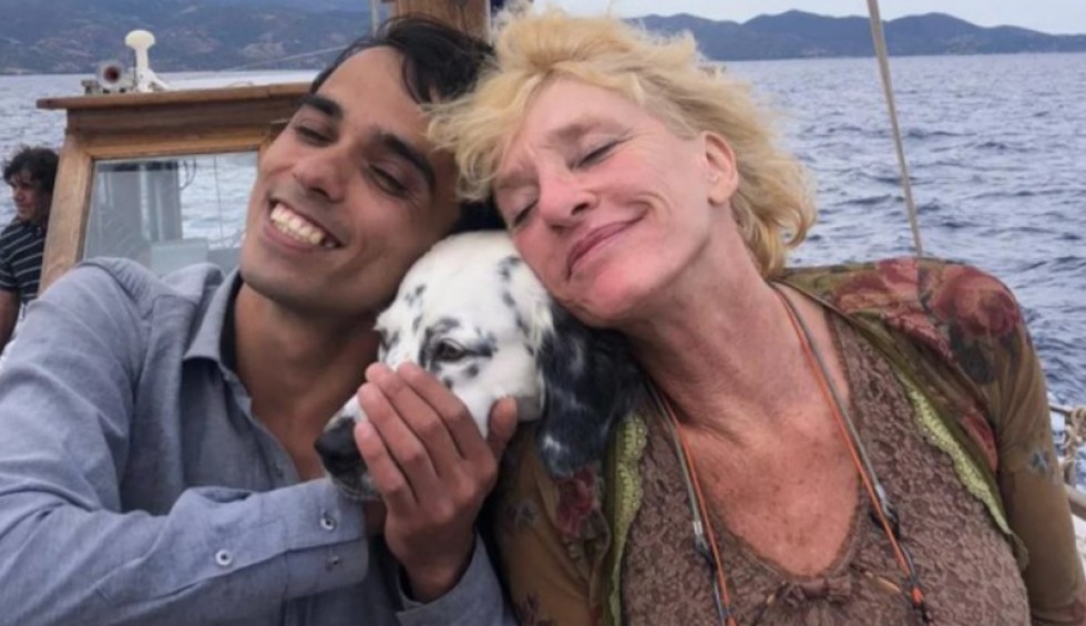 A generic square placeholder image with rounded corners in a figure.