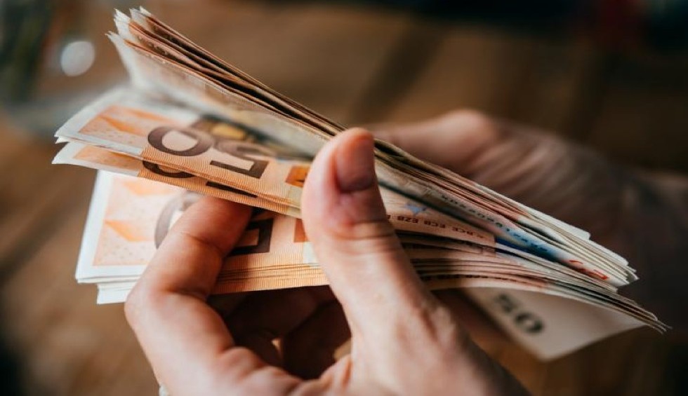 A generic square placeholder image with rounded corners in a figure.