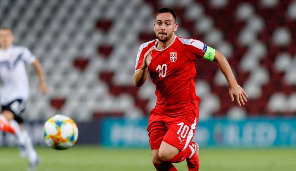 A generic square placeholder image with rounded corners in a figure.