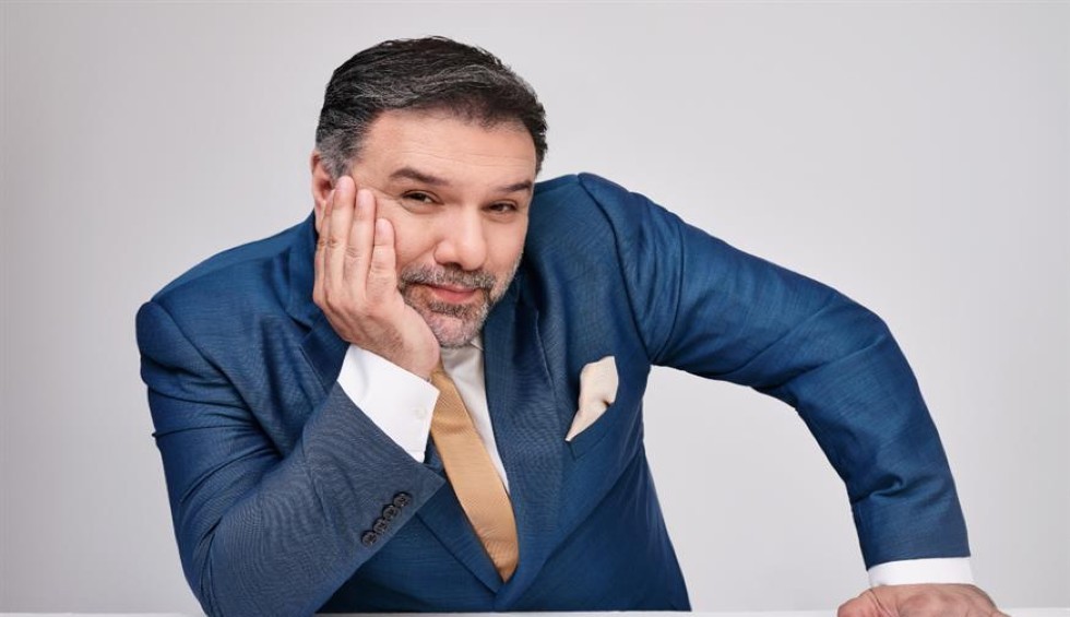 A generic square placeholder image with rounded corners in a figure.