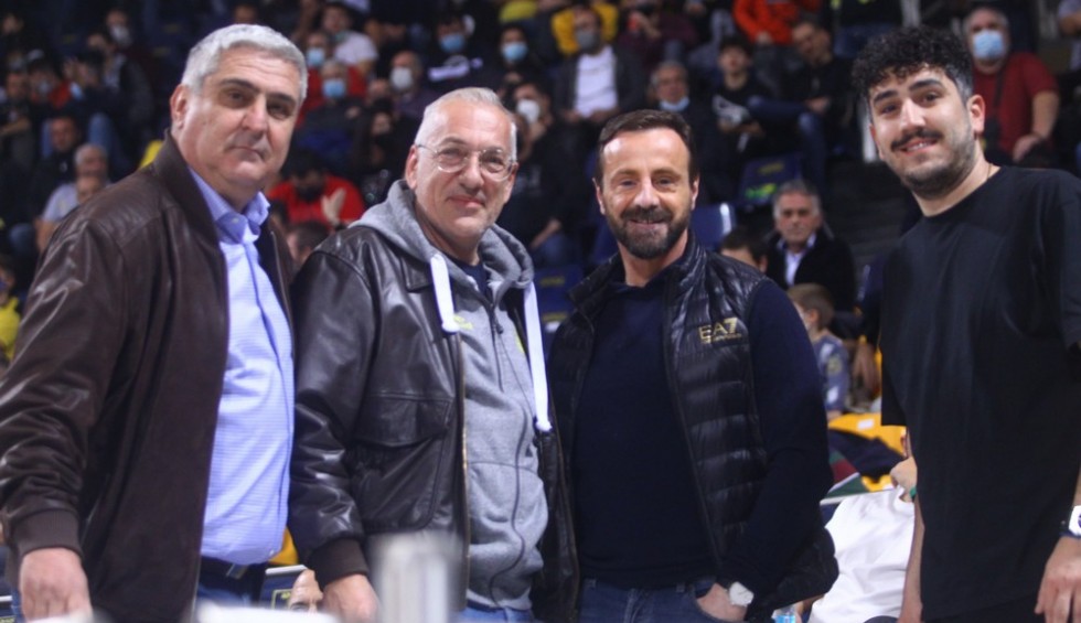 A generic square placeholder image with rounded corners in a figure.