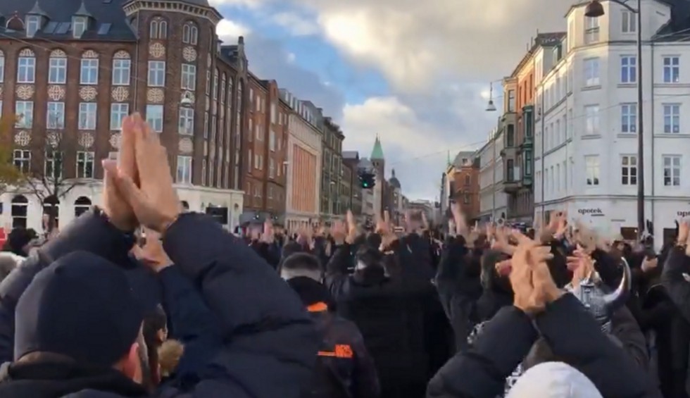 A generic square placeholder image with rounded corners in a figure.