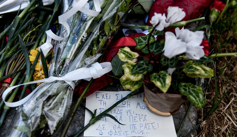 A generic square placeholder image with rounded corners in a figure.