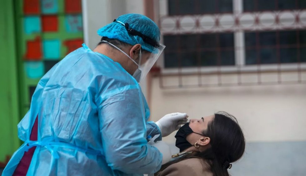 A generic square placeholder image with rounded corners in a figure.