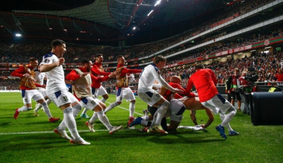 A generic square placeholder image with rounded corners in a figure.