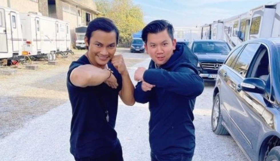 A generic square placeholder image with rounded corners in a figure.