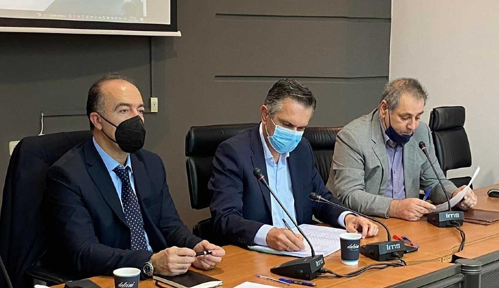 A generic square placeholder image with rounded corners in a figure.