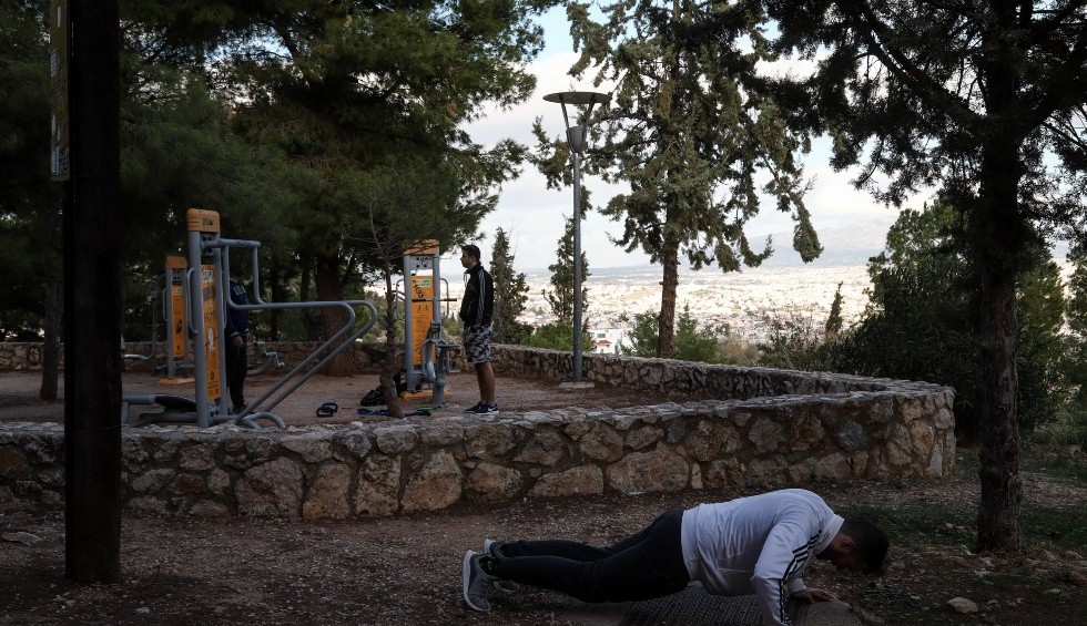 A generic square placeholder image with rounded corners in a figure.